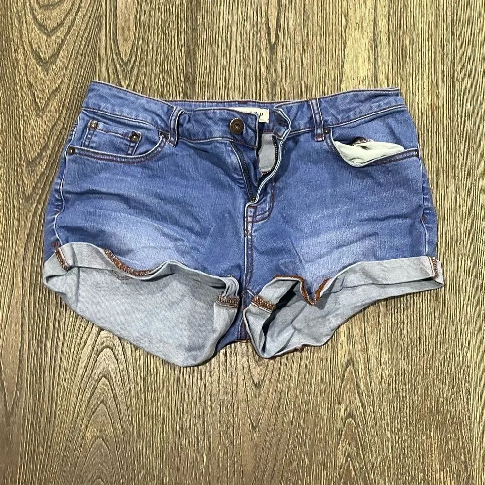 Bullhead Denim Co. Womens Low Rise Short Cuffed Hem Medium Wash Blue Size 9